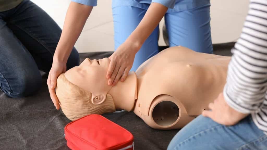 5 reasons first aid training is a must for every canadian 1024x576 1