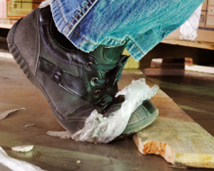 Preventing Slips, Trips and Falls (Canadian French)